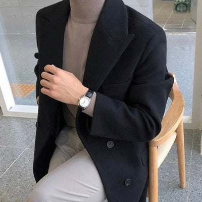 Elegant coat with a double button closure