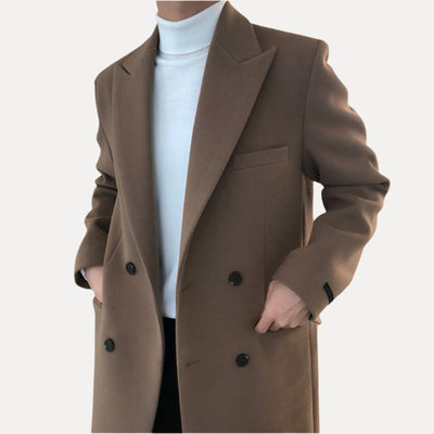 Elegant coat with a double button closure