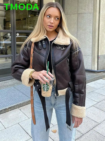 DYVAE - Lammwolljacke STACY mit Gürtel