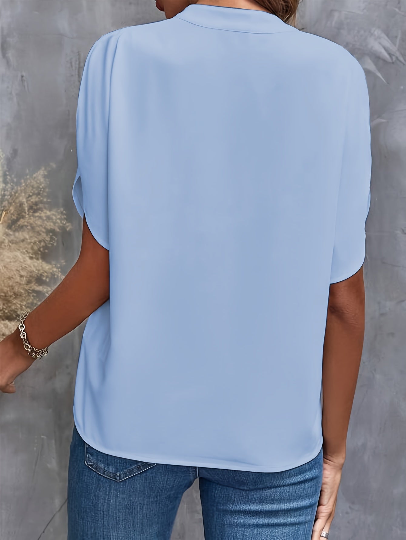 Mieke™ | Schlichte Bluse mit V-Ausschnitt