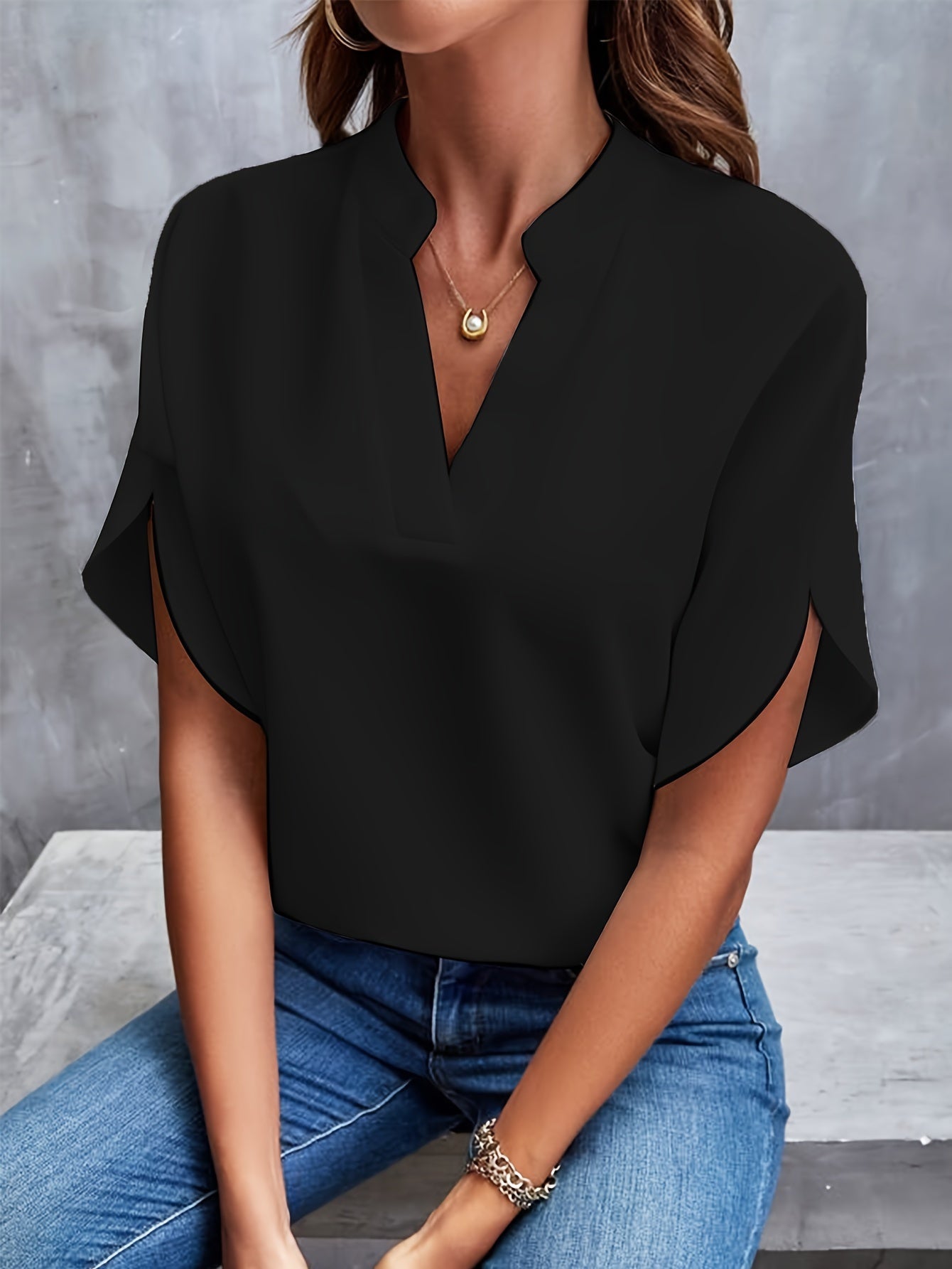 Mieke™ | Schlichte Bluse mit V-Ausschnitt