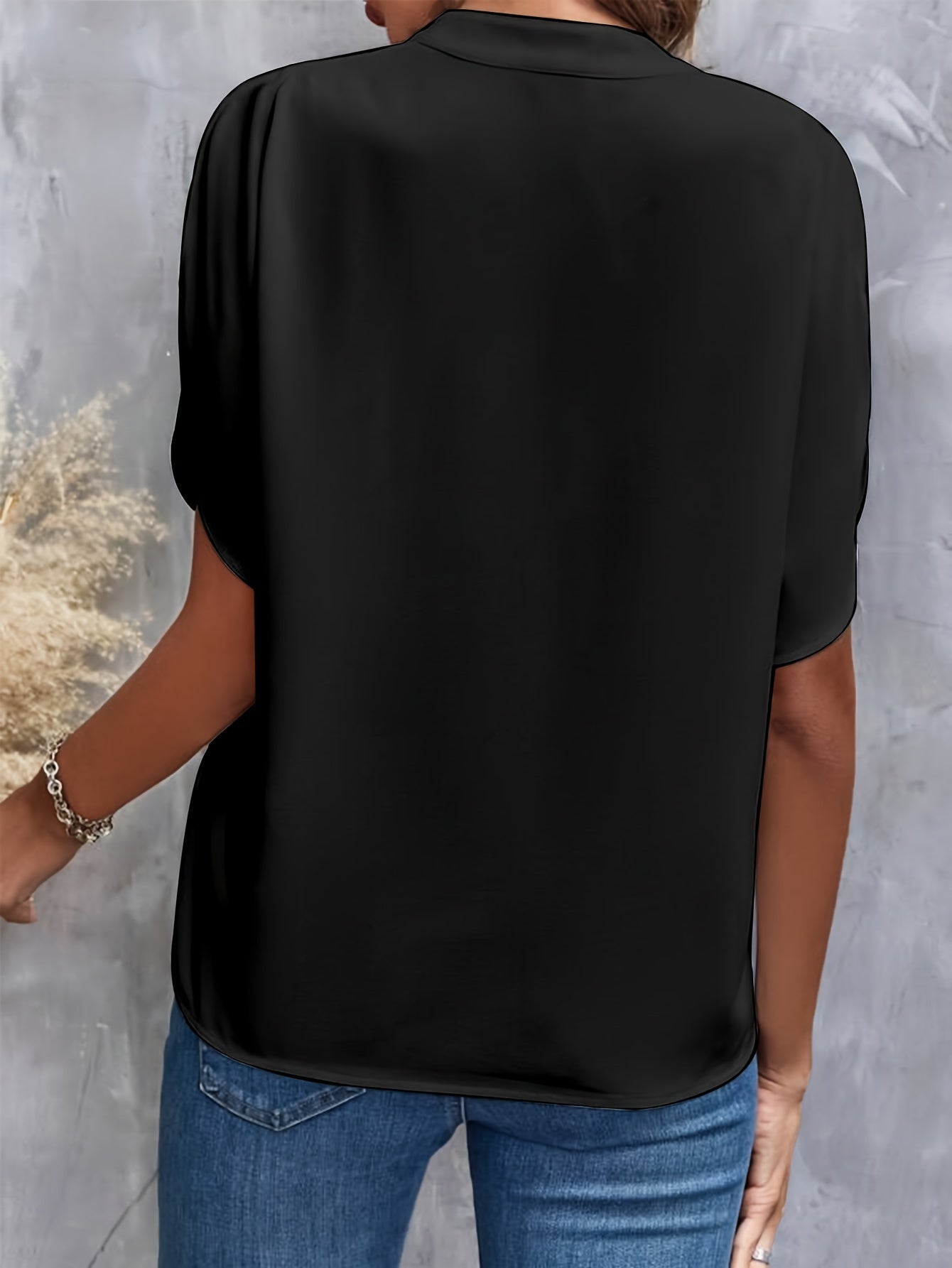 Mieke™ | Schlichte Bluse mit V-Ausschnitt