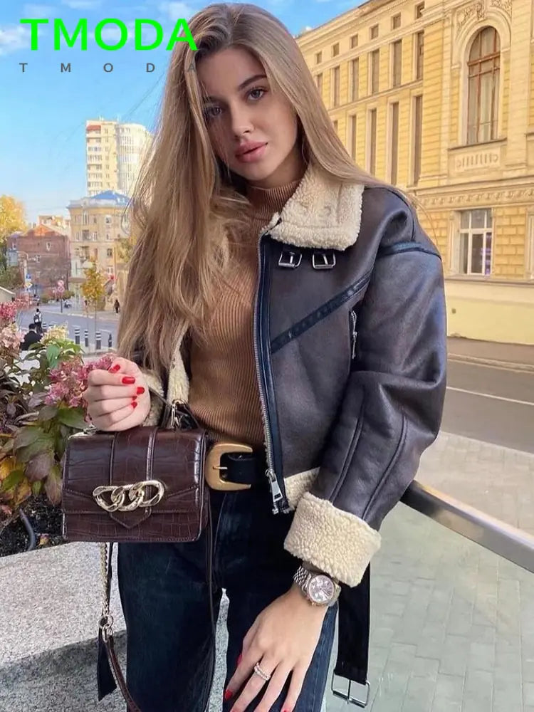 DYVAE - Lammwolljacke STACY mit Gürtel