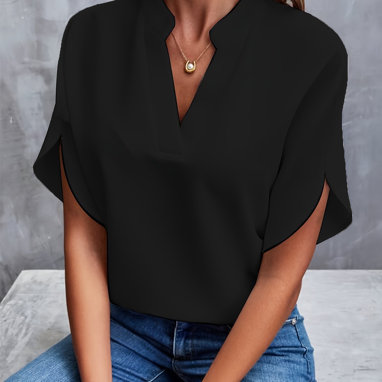 Mieke™ | Schlichte Bluse mit V-Ausschnitt