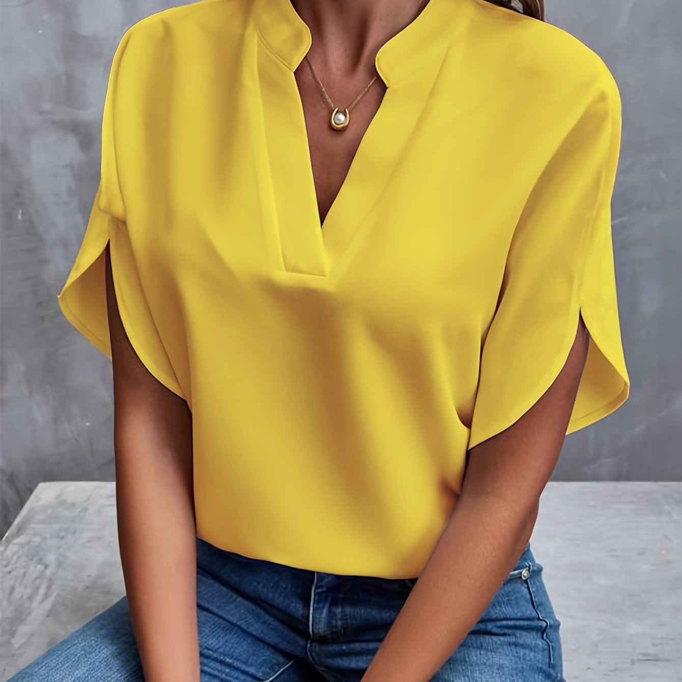 Mieke™ | Schlichte Bluse mit V-Ausschnitt