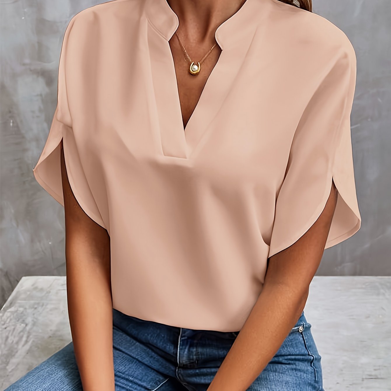 Mieke™ | Schlichte Bluse mit V-Ausschnitt